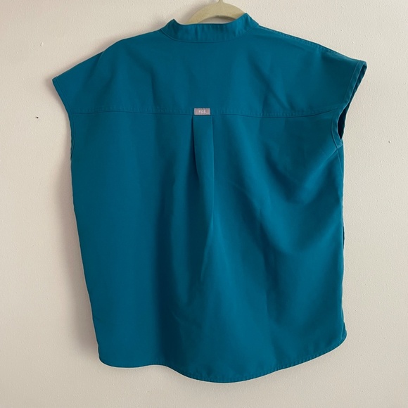 Figs Rafaela Oversized Top & Zamora Jogger Scrub Set - Picture 6 of 14